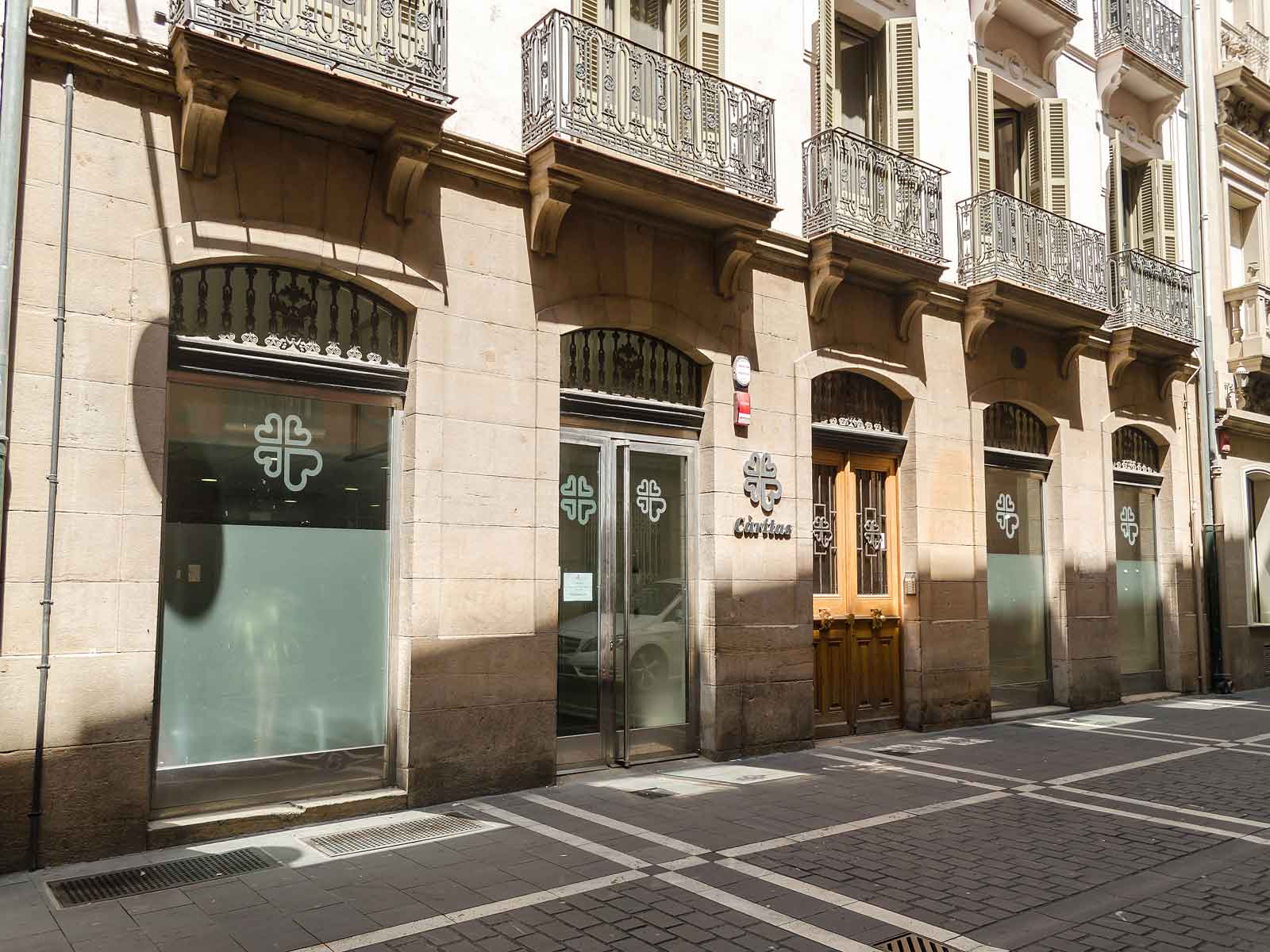 Edificio Cáritas en Calle San Antón de Pamplona.